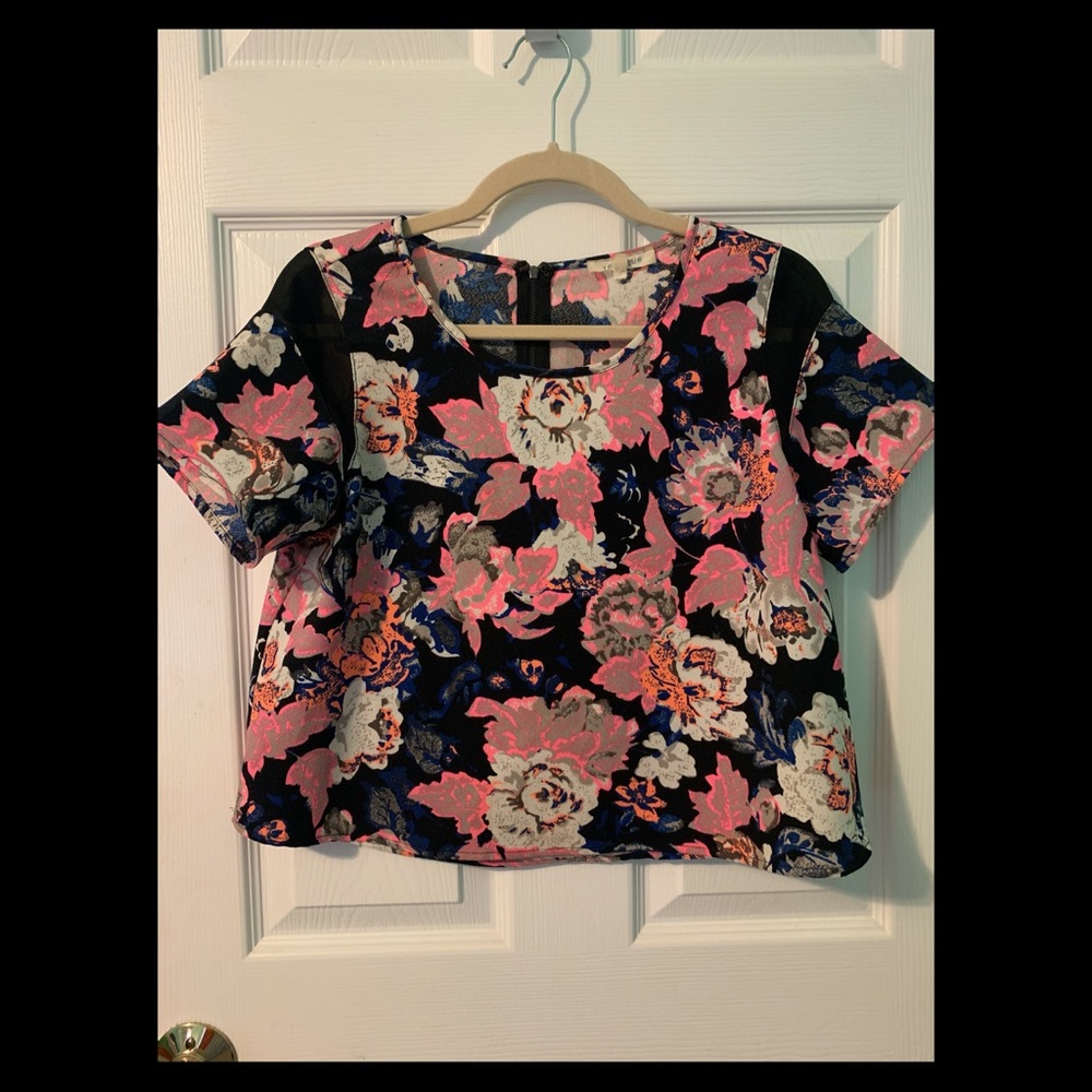 VESTIQUE crop top